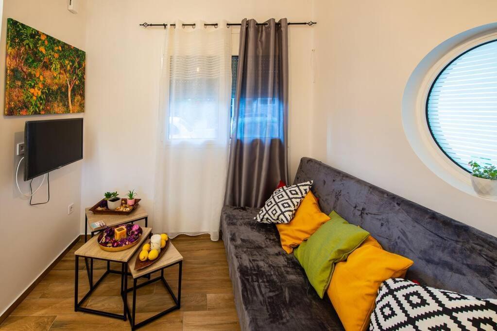 Lemon Garden Stylish Private Apartment Каламата Экстерьер фото